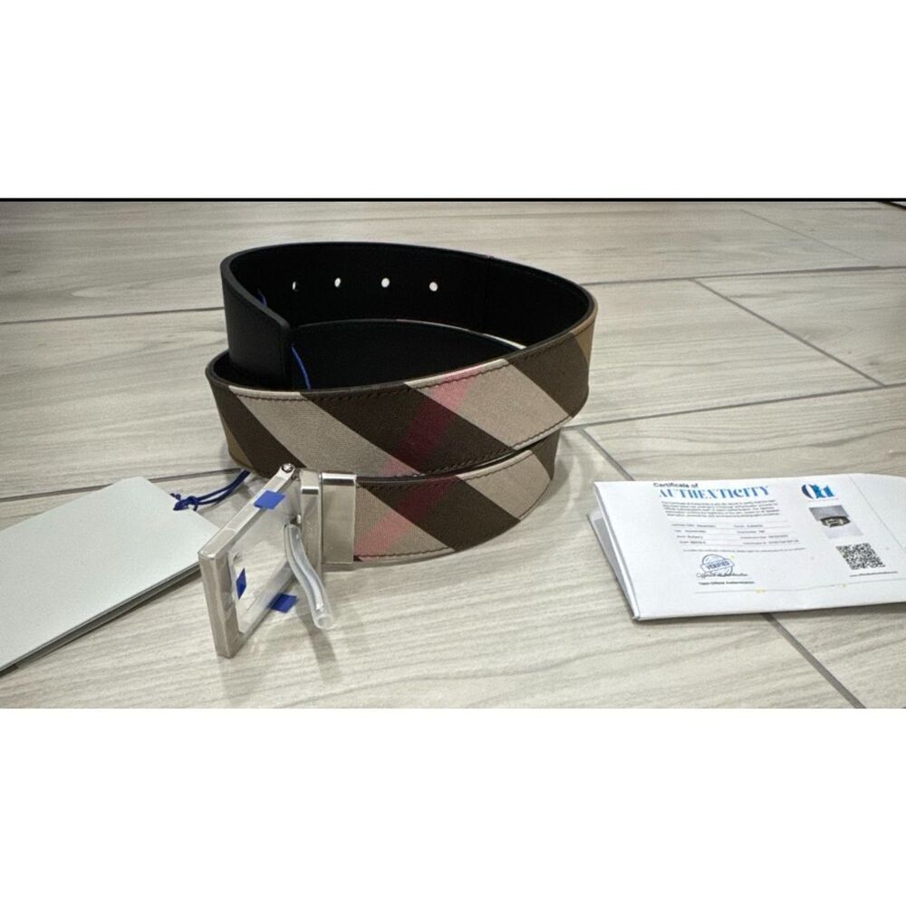 NWT men’s Burberry nova check belt size 32 80 cm comes with authentication pap